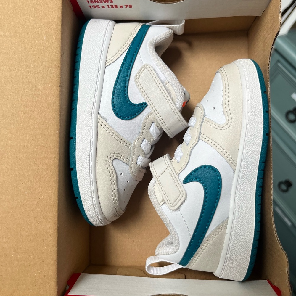 Toddler Nike shoes size 6